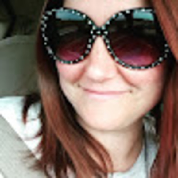 Meet your Posher, Heather - Picture 1 of 1